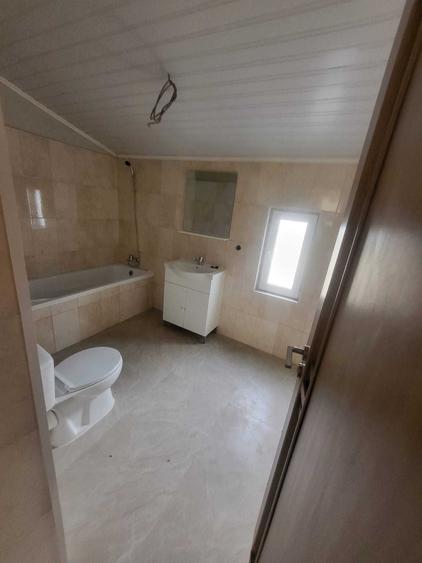 Casă cu 4 camere în Exterior Vest