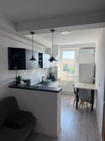 Apartament cu 2 camere semidecomandat, mobilat în Iris