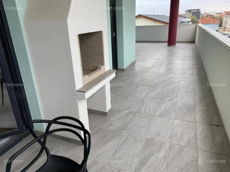Apartament cu 3 camere semidecomandat în Dumbrăvița
