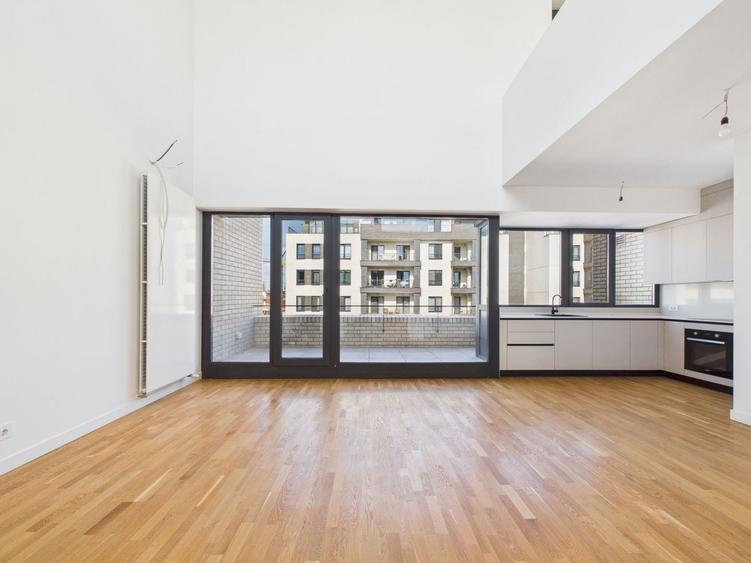 Apartament cu 4 camere semidecomandat în Central