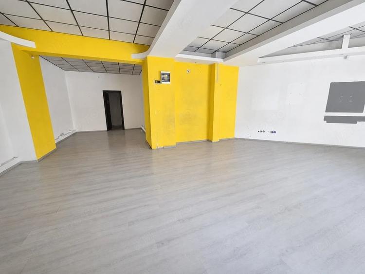 Spațiu comercial, de 80 mp, în Eremia
