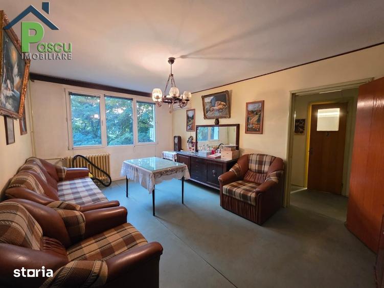 Apartament cu 3 camere semidecomandat în Giurgiului