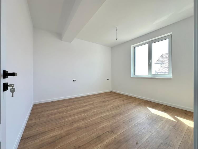 Duplex cu 4 camere cu Canalizare în Popas Păcurari