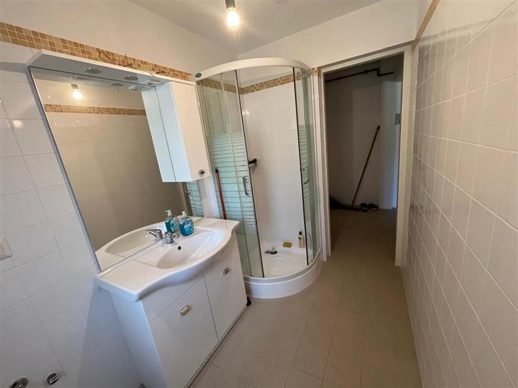 Apartament cu 3 camere semidecomandat în Nord