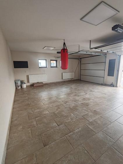 Casă individuală cu 4 camere cu Canalizare în Exterior Vest