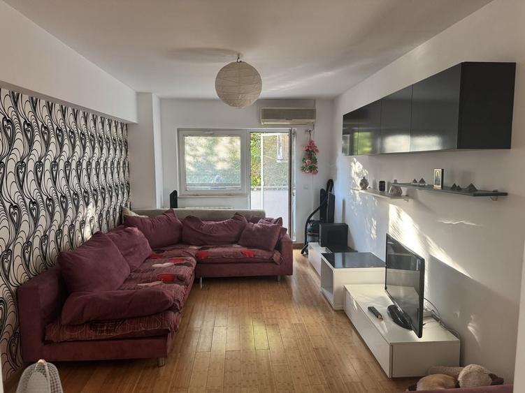 Apartament cu 2 camere semidecomandat în Văcăresti