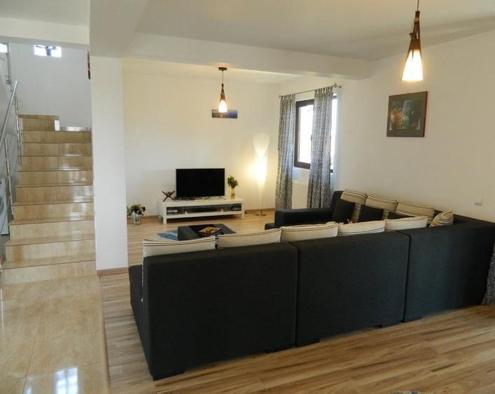 Casă individuală cu 4 camere cu Teren 425 Mp în Săbăreni