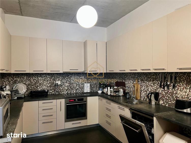 Casă cu 4 camere cu Teren 2530 Mp în Central