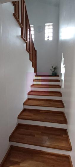 Casă cu 4 camere cu Teren 500 Mp în Săbăreni