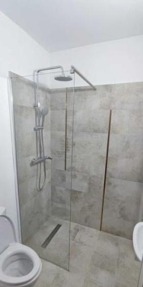 Apartament cu 4 camere semidecomandat, mobilat în Ștefan cel Mare