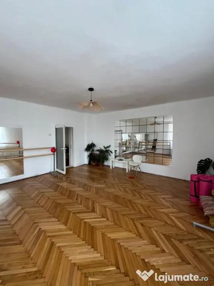 Apartament cu 3 camere decomandat în Andrei Mureșanu
