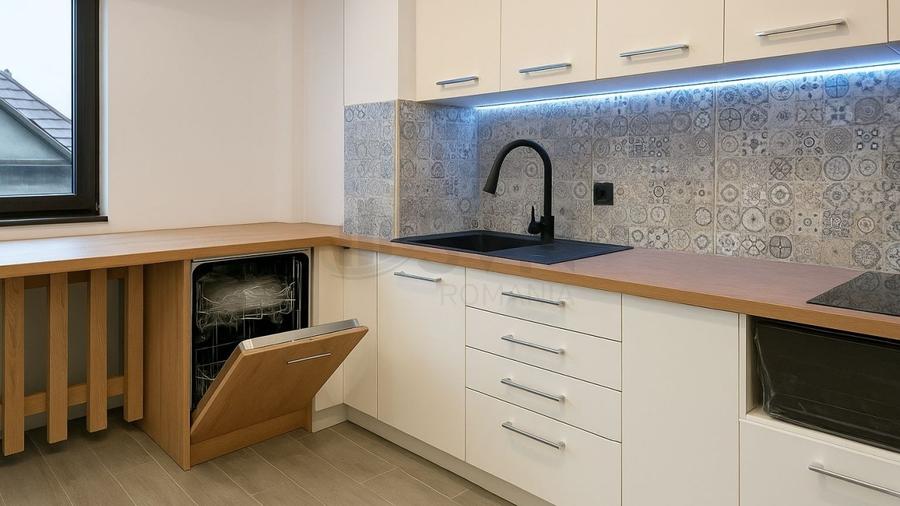 Apartament cu 4 camere nedecomandat, mobilat în P-ța Unirii