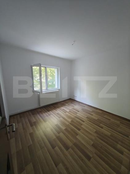Apartament cu 4 camere decomandat, mobilat în Micro 16