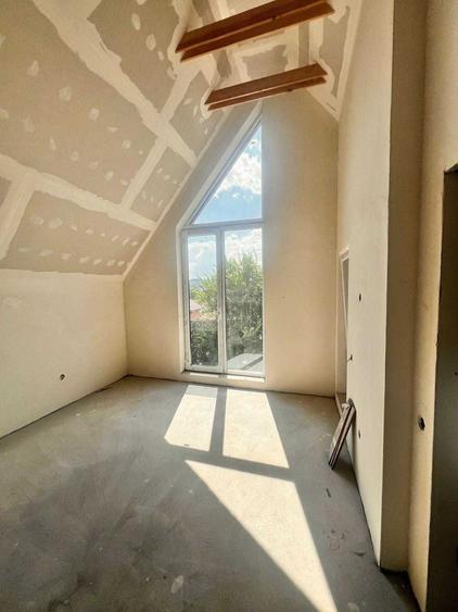 Casă cu 4 camere cu Teren 164 Mp în Dâmbul Rotund