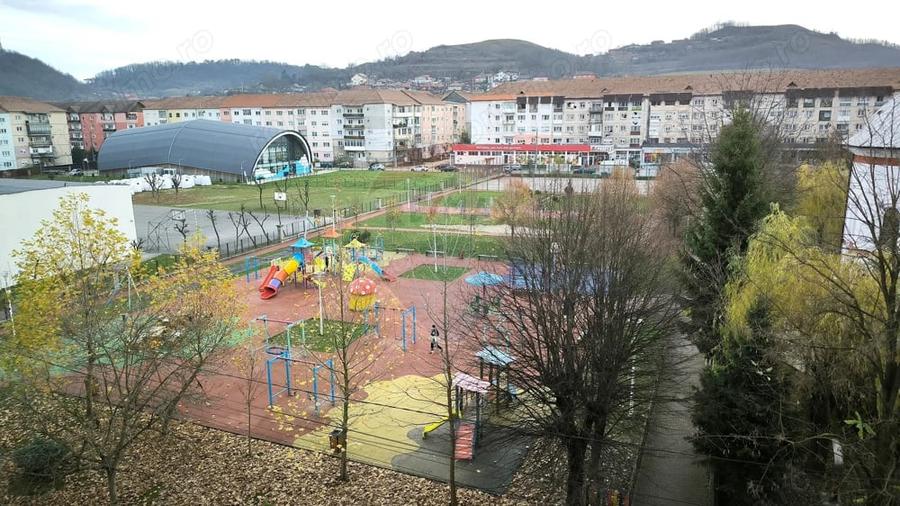 Apartament cu 3 camere decomandat în Vest