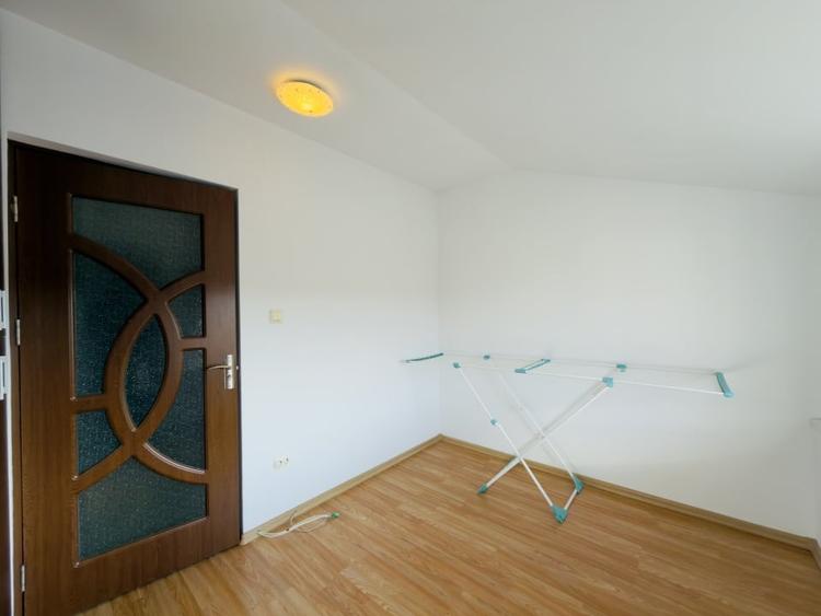 Apartament cu 3 camere semidecomandat, mobilat în Șagului