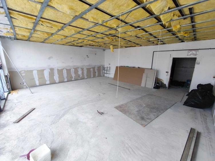 Spațiu comercial, de 64 mp, în Oreavul