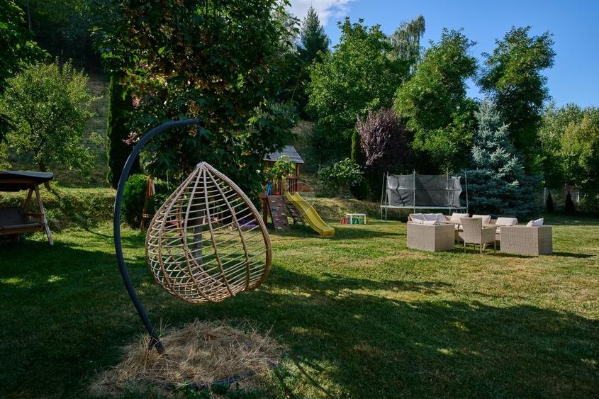 Casă individuală cu 9 camere cu Piscina în Sibiel