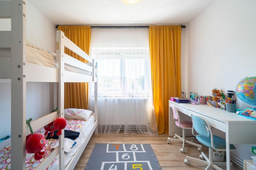 Apartament cu 5 camere decomandat, mobilat în Aurel Vlaicu