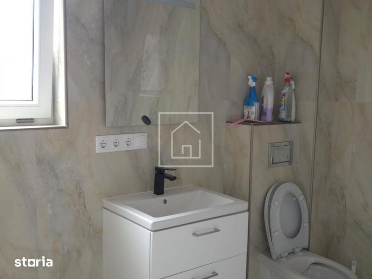 Casă cu 5 camere cu Teren 160 Mp în Cristian