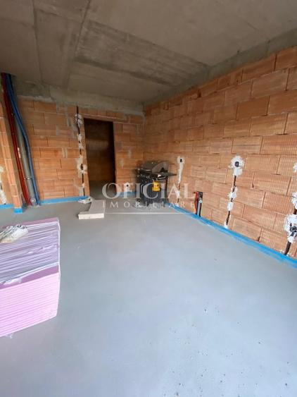 Casă individuală cu 5 camere cu Canalizare în Tureni