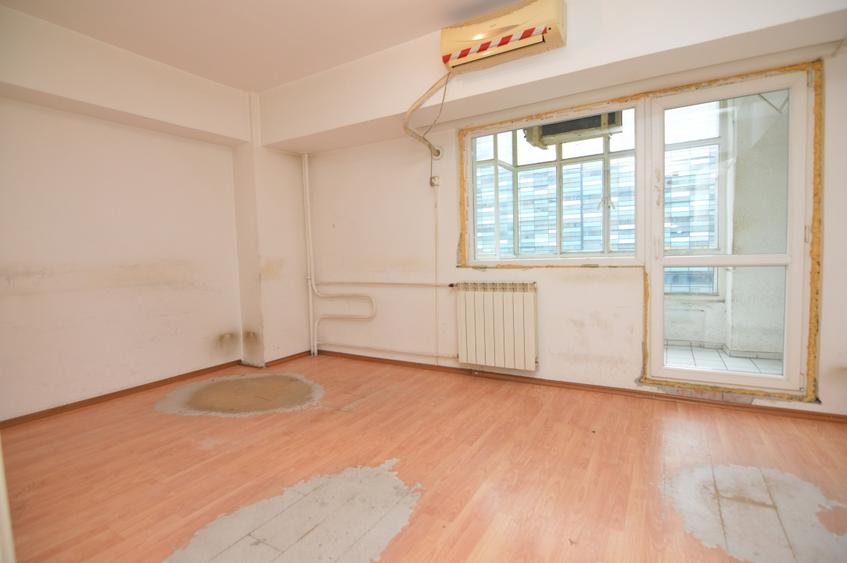 Apartament cu 4 camere decomandat în Victoriei