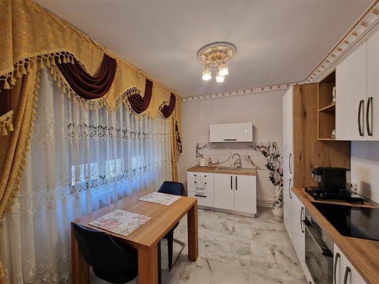Casă individuală cu 4 camere cu Canalizare în Triaj