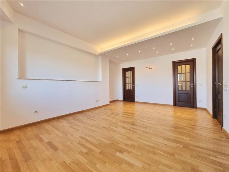 Unfurnished 3-Bedroom Apartment | Arch of Triumph - Kiseleff | Garage & Storage - 14
