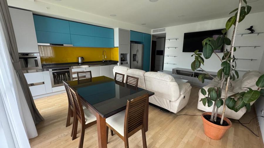 Apartament cu 3 camere decomandat, mobilat în Sisești