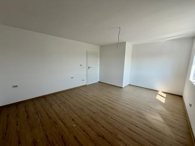 Duplex cu 4 camere cu Canalizare în Moșnița Nouă