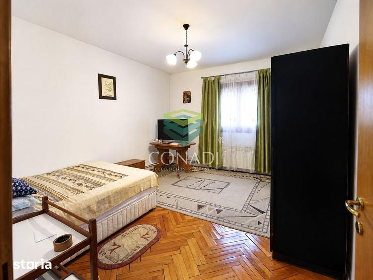 Casă cu 7 camere cu Teren 1875 Mp în Central
