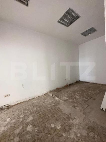 Casă individuală cu 6 camere cu Canalizare în Central