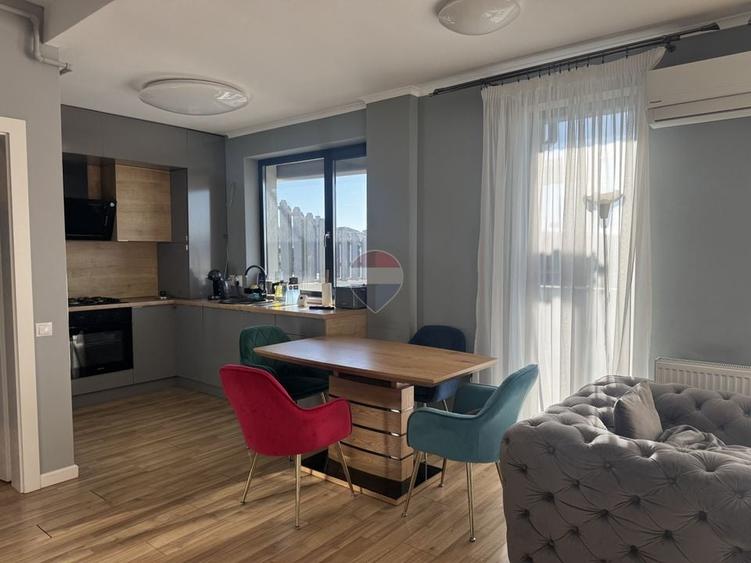 Apartament cu 3 camere semidecomandat, mobilat în Bună Ziua