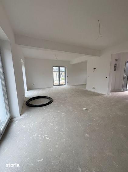 Casă cu 4 camere cu Teren 350 Mp în Ferneziu