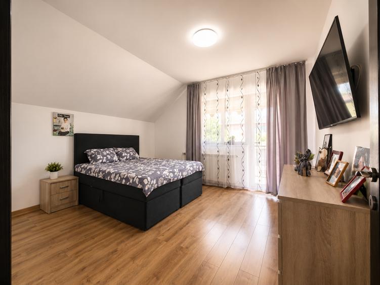 Casă cu 5 camere cu Teren 537 Mp în Buzaului
