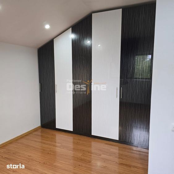 Casă cu 6 camere cu Canalizare în Perișoru