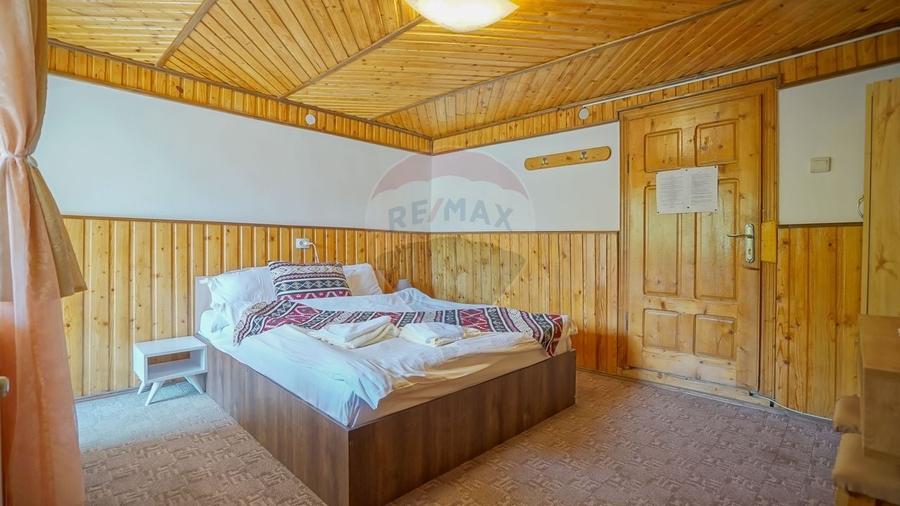 Casă individuală cu 21 camere cu Teren 1137 Mp în Moieciu de Jos