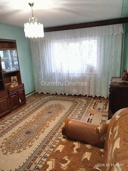 Persoana fizica vinde apartament cu 2 camere decomandate in Nicolina 2 la parter