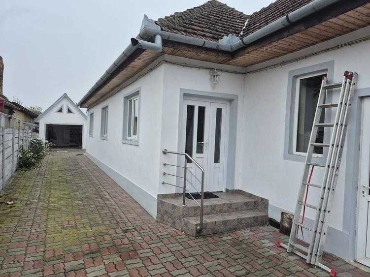 Casă cu 4 camere în Central