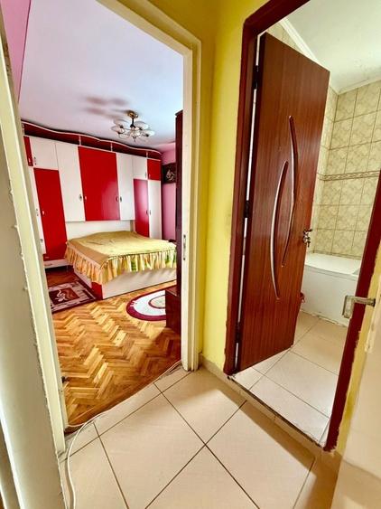 Apartament cu 3 camere semidecomandat în Central