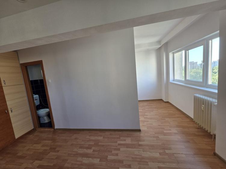 Apartament cu 3 camere decomandat în Dobroești