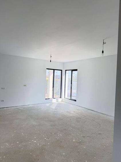 Casă cu 4 camere în Mărăcineni