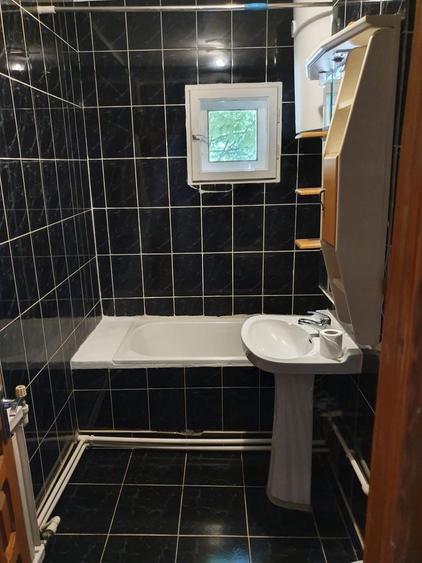 Apartament cu 3 camere decomandat în Uiești