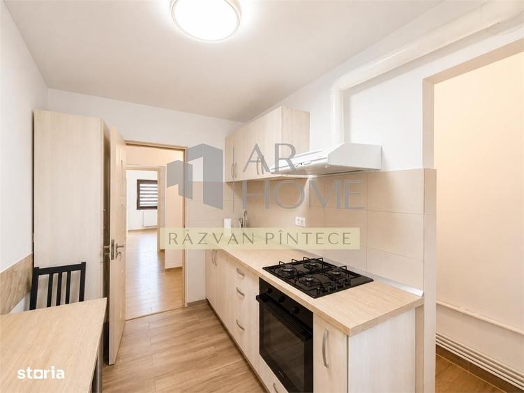 Apartament cu 3 camere decomandat în Democrației