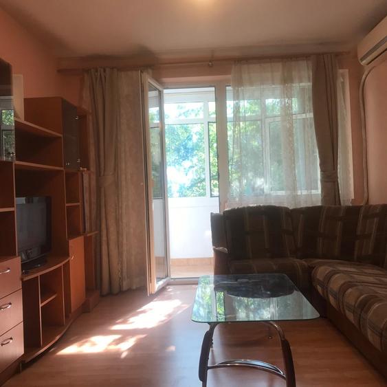 Apartament cu 2 camere semidecomandat în Berceni