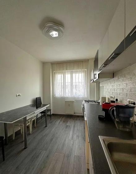 Apartament cu 3 camere decomandat, mobilat în Drumul Taberei