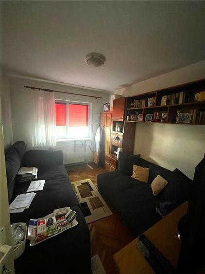 Apartament cu 4 camere decomandat în Lipovei