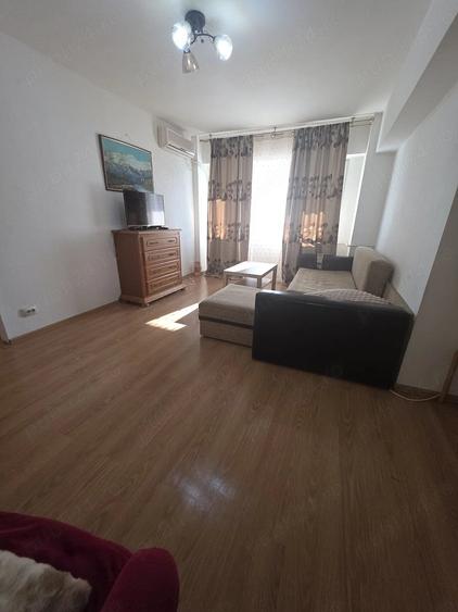 Apartament cu 2 camere semidecomandat în 1 Mai