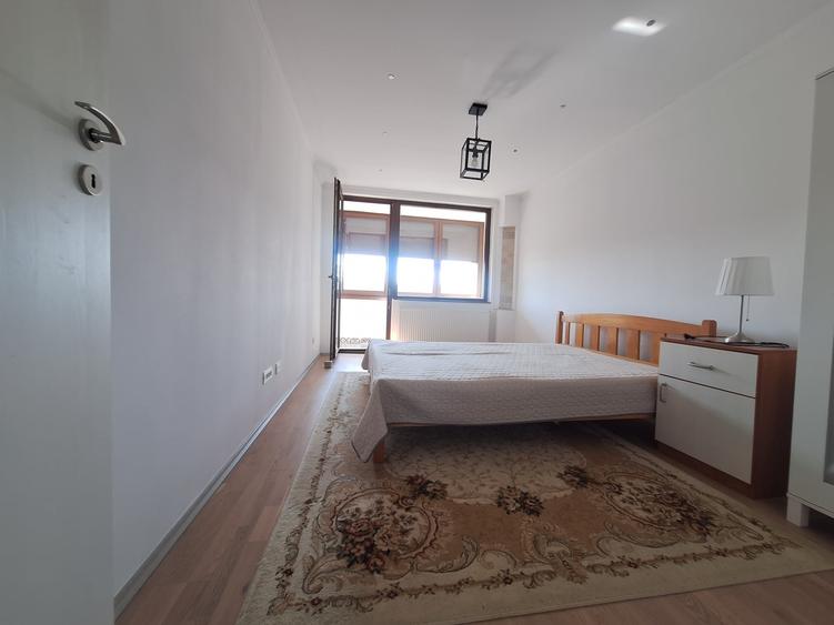 Apartament cu 3 camere semidecomandat, mobilat în Semicentral
