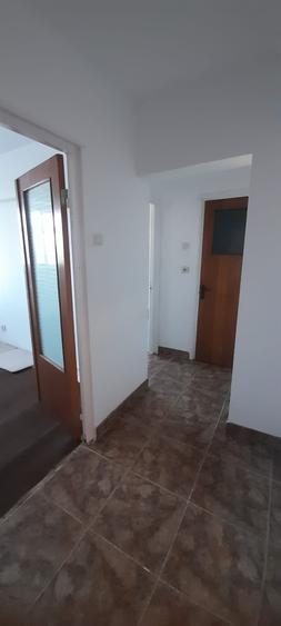 Apartament cu 3 camere decomandat în Drumul Taberei